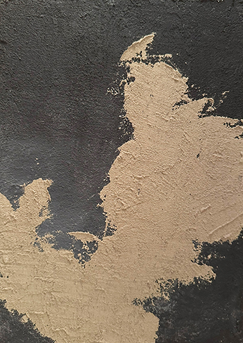 黒地にあせた緑を組み合わせた、珪藻土で描かれた抽象画